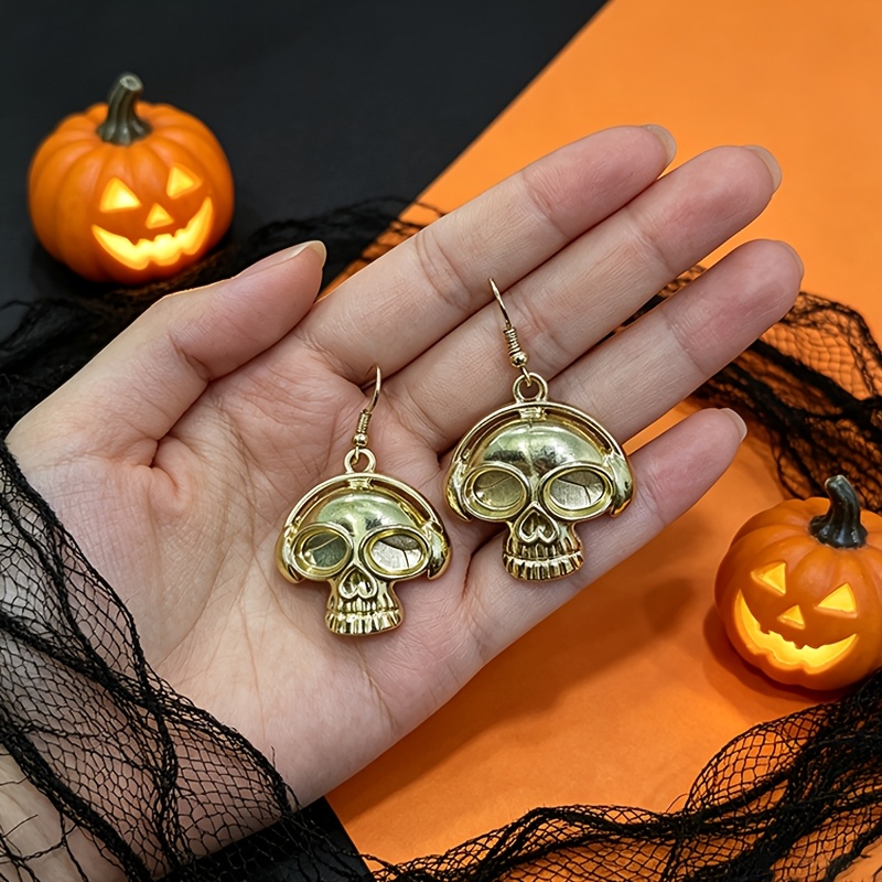2pcs Women's Quirky Skull Pendant Drop Earrings